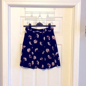 Super cute flowy and pleated dynamite skirt